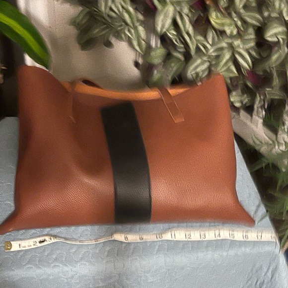 Vince Camuto - Picture 3 of 7